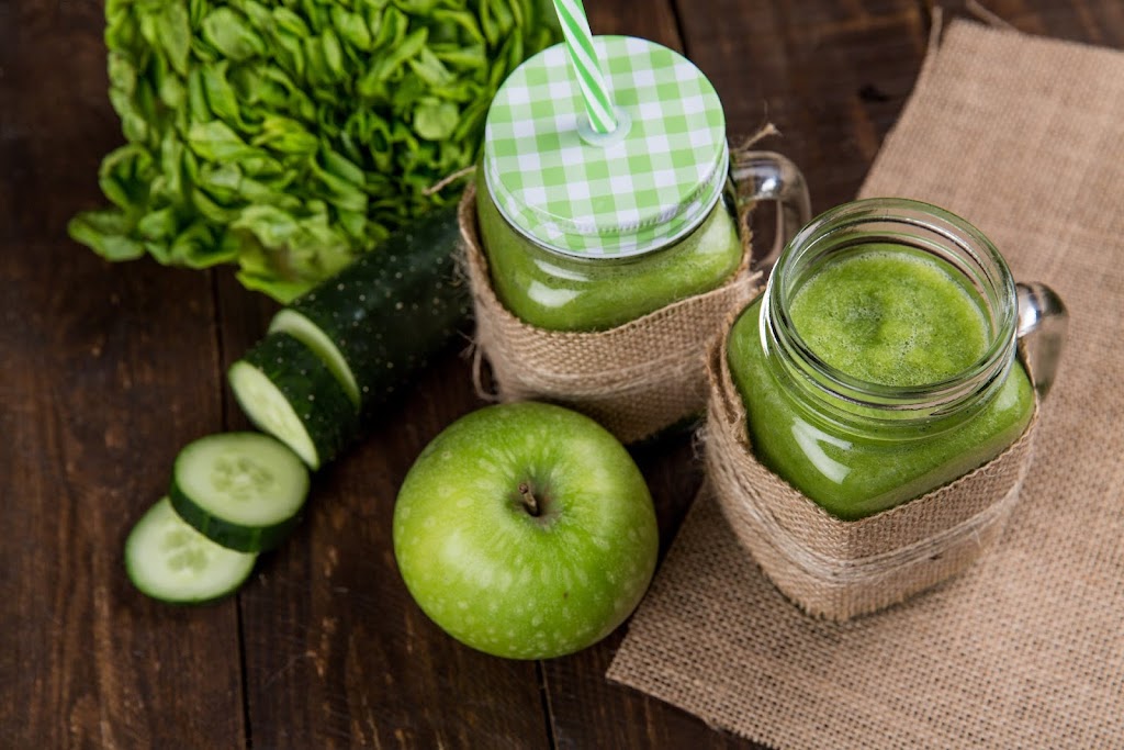 Lee más sobre el artículo Batidos verdes para adelgazar: 3 recetas y beneficios