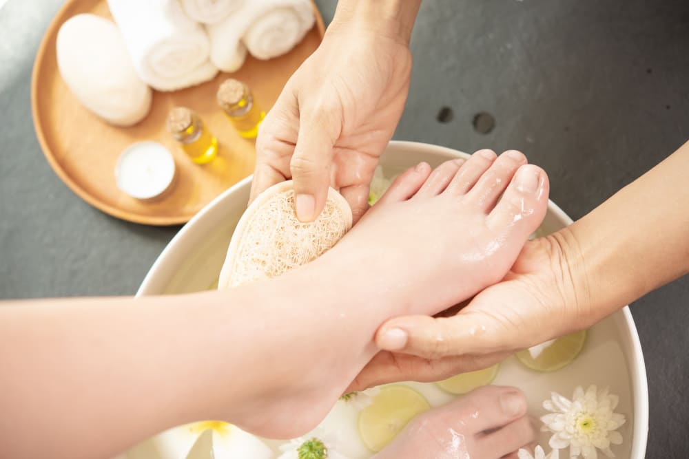 Lee más sobre el artículo Hongos en las uñas del pie: 9 Remedios caseros para erradicarlos